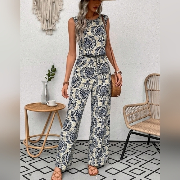 Sleeveless Elastic Waist Jumpsuit - Picture 3 of 5